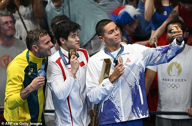 The Australian superintendent even posed for a selfie with Pan and bronze medalist David Popovici