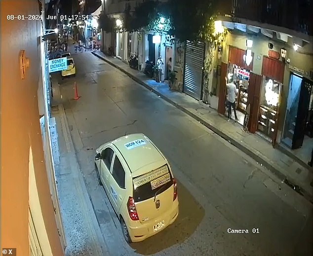 Cartagena's historic Getsemaní district was clear of pedestrians and heavy traffic just before a balcony on a two-story building collapsed early Thursday morning