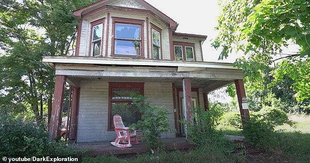 Devin explores a residential area that he finds in a dilapidated state