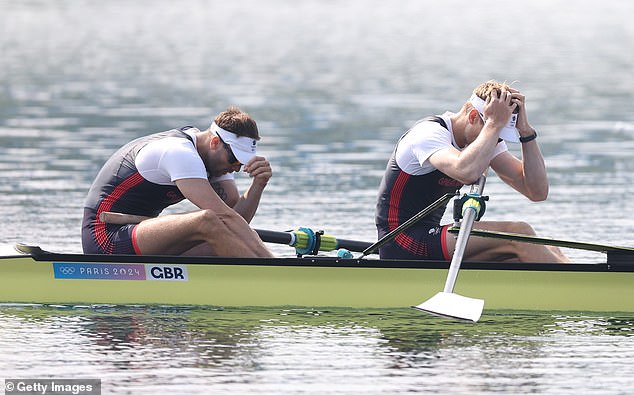 The British duo looked exhausted after taking the lead halfway through the race following a strong start