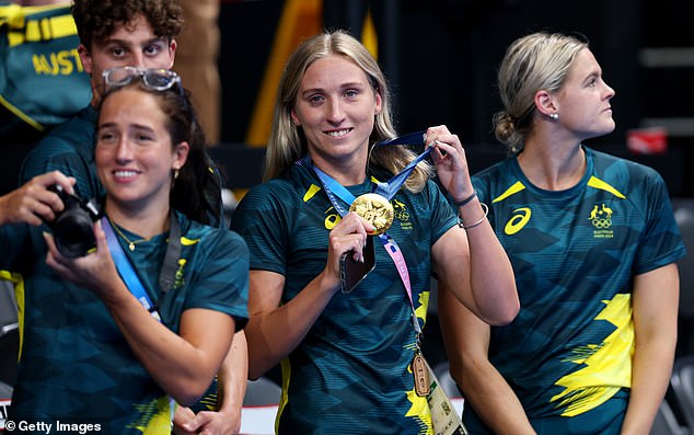 Perkins, who competed in the 200m freestyle relay but withdrew from the final, was later seen wearing the medal she was given