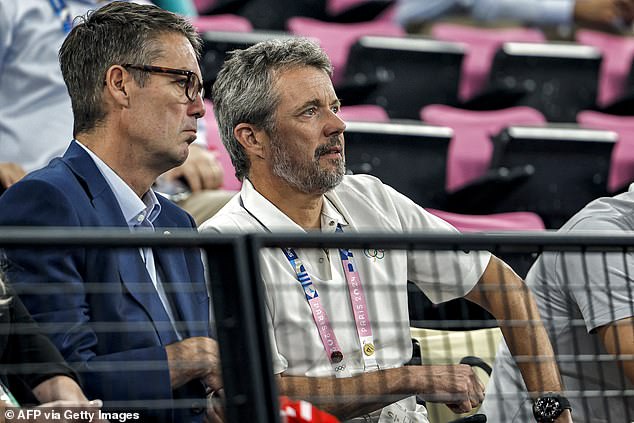 King Frederik reacted to the semi-final badminton men's doubles on Friday