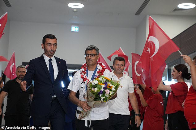 Dikec's cool demeanor in Paris ensured he returned to Turkey with a hero's welcome (seen on Thursday).