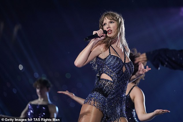 Travis Kelce 'drops $59k' For Taylor Swift In Extravagant Shopping Spree  After Leaving Pop Star Girlfriend In Europe To Enter Chiefs Preseason - Ny  Breaking News