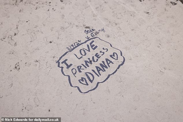 An Olympic fan leaves a message in memory of the late princess who tragically passed away almost thirty years ago