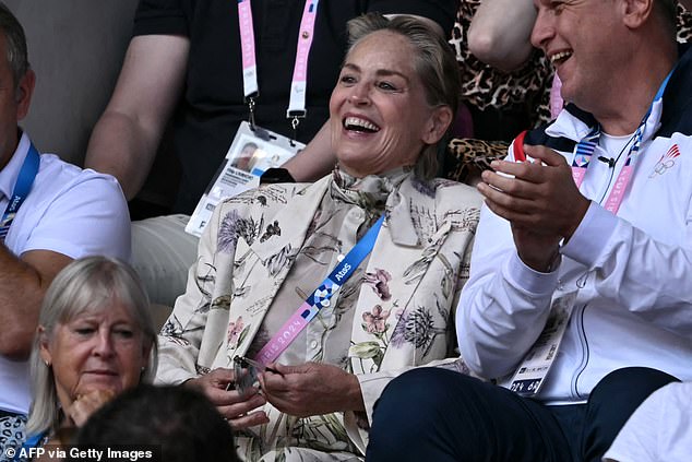 The actress seemed to enjoy herself during the men's tennis final