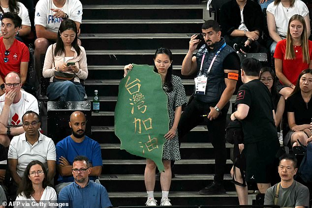 Security also sprang into action when this woman held up a sign with the shape of the island of Taiwan and the text 'come on Taiwan'