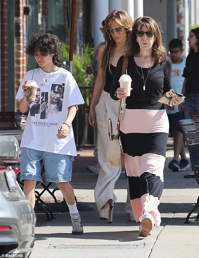 Lopez looked dejected as she went for coffee with Emme