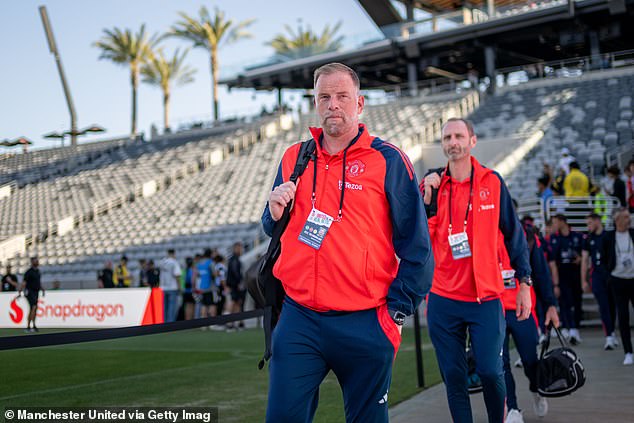 The club replaced goalkeeping coach Richard Hartis with Jelle ten Rouwelaar, who came over from Ajax