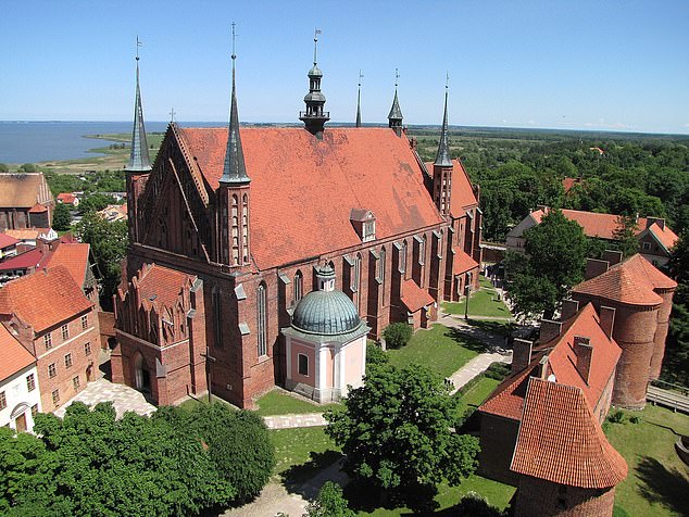 The compass, made of copper alloy, was found by amateur archaeologists using ground-penetrating radar to comb the grounds of the 14th-century Frombork Castle in the north of the country.