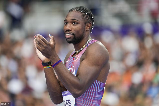 Snoop Dogg's T-shirt featured a photo of Lyles, who is hoping to win his second gold medal