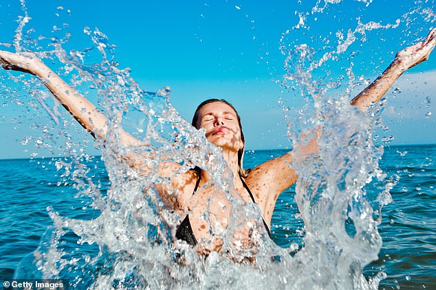 Always rinse your hair with fresh water before swimming in the sea, so that it absorbs less salt