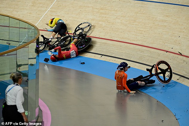 Van der Peet (right) collided with the Chinese Yuan Liying (middle) and the Belgian Nicky Degrendele (far left)