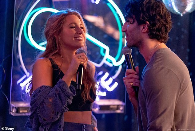 It Ends With Us follows a florist, Lily Bloom (Blake Lively), who moves to Boston to pursue her dream of opening her own business. There, she meets a charming neurosurgeon named Ryle Kincaid (Justin Baldoni).