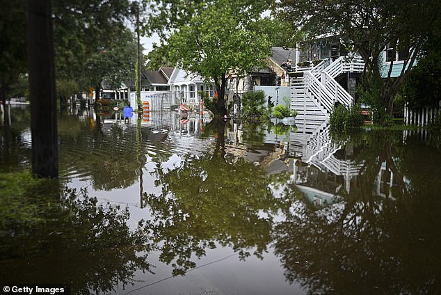 Storm Debby continues to strengthen and moves north and northeast from the Carolinas, continuing to bring heavy rains, flash flooding and the threat of tornadoes (Photo: Charleston, South Carolina on Tuesday)