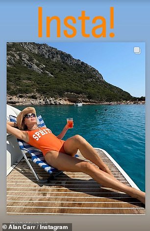 Amanda was accompanied by her good friend Alan Carr, who inadvertently photobombed Amanda by appearing directly behind her as she lay on the deck of a rented yacht