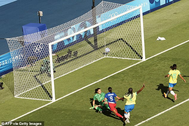 Molly Swanson's second-half goal separated the two teams at the Parc des Princes