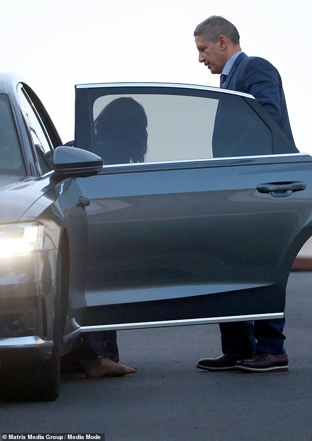 Shortly after, Kate arrived home, where she was seen leaving her car barefoot