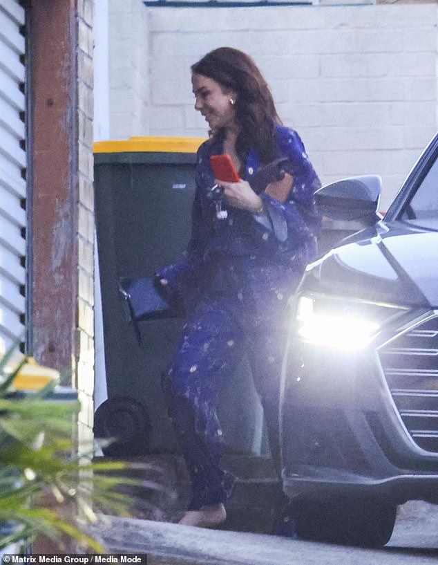 Kate struggled to open her garage door after getting out of the car, before finally making it onto the property