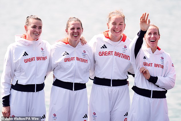 The four women's team was defeated by the Netherlands by a margin of 0.19 seconds