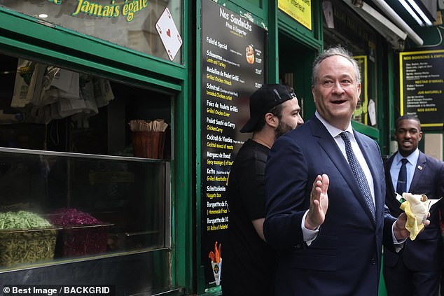 Doug Emhoff bought a falafel sandwich on the streets of Paris