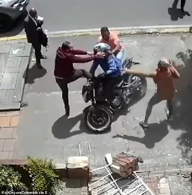 Residents of Colombia's capital Bogotá took matters into their own hands when they arrested an alleged robber on a motorcycle and beat him for more than two minutes, while his accomplice managed to escape