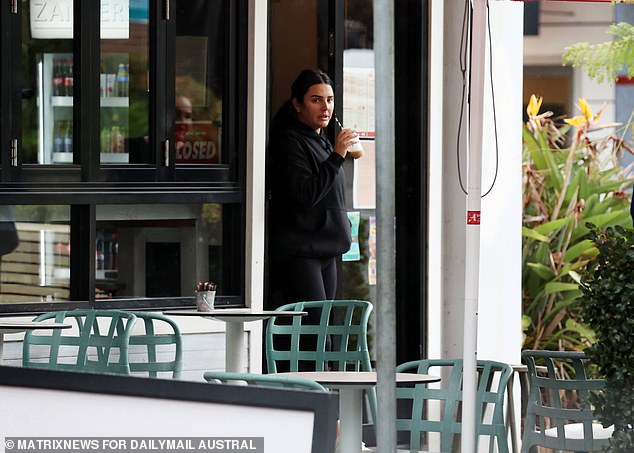 Brailey is seen leaving the cafe after having breakfast with family members