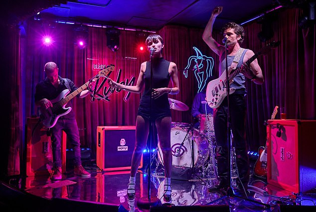 The actress stunned as she performed live at the Pleasure Club in Newtown, Sydney. The band played a set at the club, with Sarah both singing and playing the tambourine