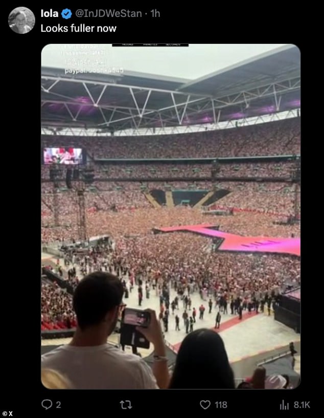 1723751486 16 Taylor Swift fans slam concert vendor after a technical error