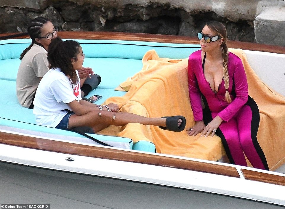 Mariah was spotted being helped on board and was joined by other close friends during the lighthearted outing