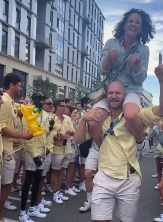 Australian rower Angus Widdicombe lifted Raygun onto his shoulders as the Australian team formed a guard of honour to cheer her on