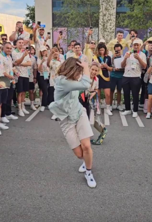 The Aussies created a breakdancing circle so Raygun could entertain them while they waited for the buses to the closing ceremony