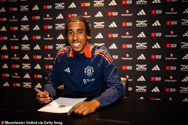 However, the Red Devils' representatives went ahead with the signing, regardless of the player's problems, and considered him a top player for the future.