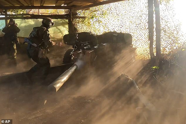 In this photo, taken from a video released by the press service of the Russian Ministry of Defense on Friday, August 16, 2024, a Russian soldier fires a Rapira anti-tank gun in the border area of ​​the Kursk region, Russia.