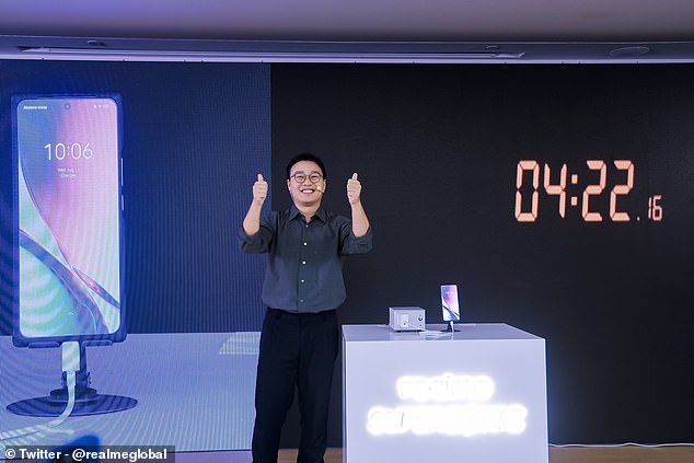 During Realme's 828 Fanfest event in Shenzhen, the company demonstrated how it could charge a phone from 1 percent to 100 percent in four and a half minutes