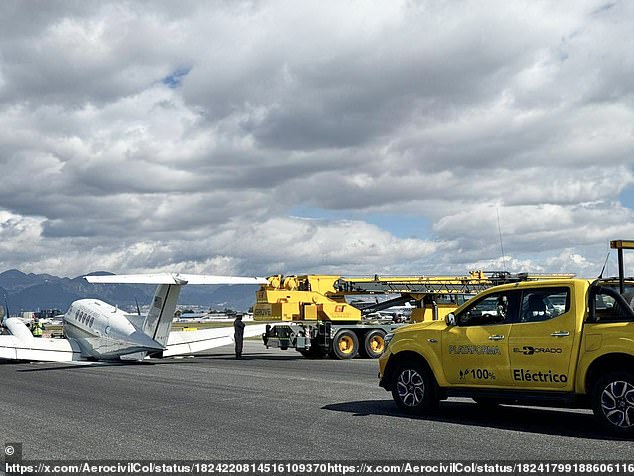 The Beechcraft C-12C Huron remained on the ground, preventing flights from taking off and landing at the northern strip of El Dorado International Airport