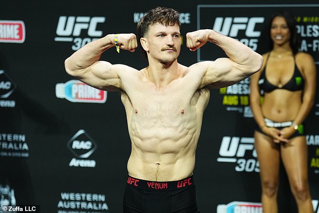 Jack Jenkins will have to show at UFC 305 that he has the qualities to become an all-round fighter