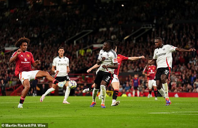 New signing Joshua Zirkzee scored the only goal as Man United scored late in the match to beat Fulham