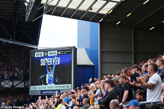 Everton paid tribute to their late former player Kevin Campbell during Saturday's match