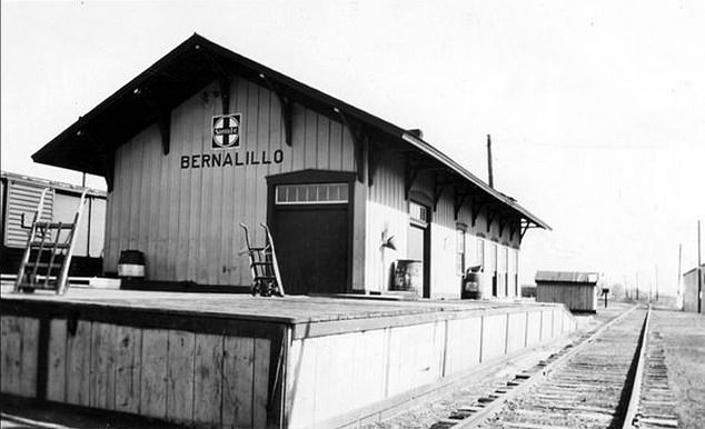 Bernalillo is the historic center of New Mexico, with an occupation that dates back almost a thousand years. The historic railroad depot is a remarkable cultural landmark