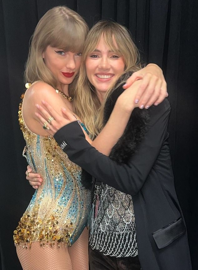 Suki Waterhouse and Taylor Swift pose for a photo