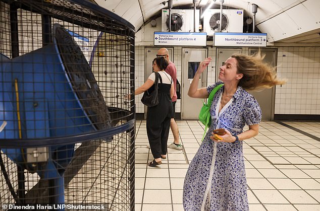 In 2023, the Victoria Line was the hottest line, not only in summer but over the entire year - just like in 2022. In the photo, a woman cools off in front of a giant fan on the Victoria Line, 2023