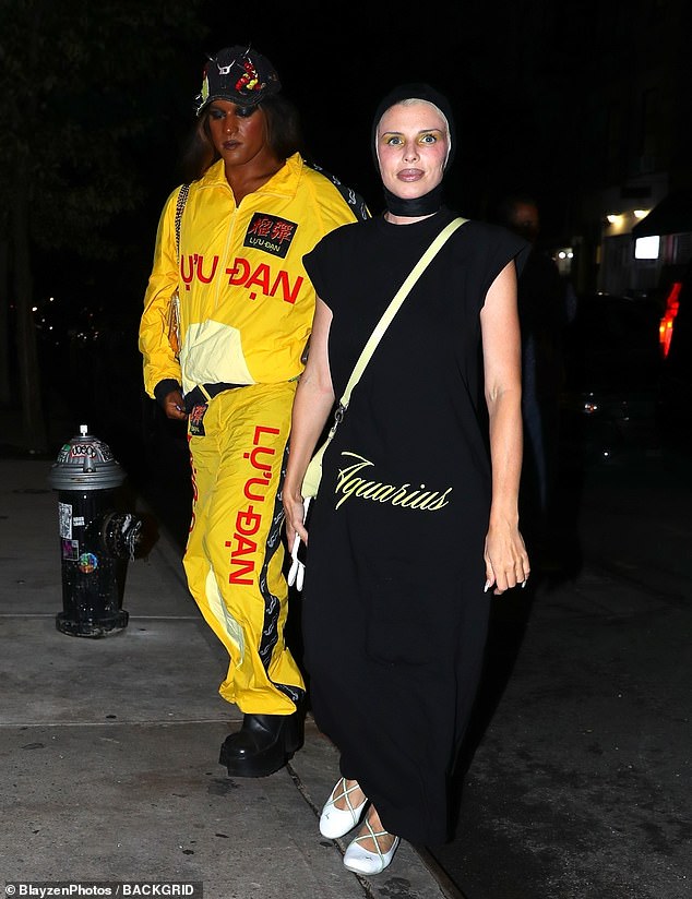 Fox - who relied on stylist Briana Andalore - was surprisingly demure in a flowing black 'Aquarius' dress with white ballet flats and a tight headband that covered her platinum blonde locks