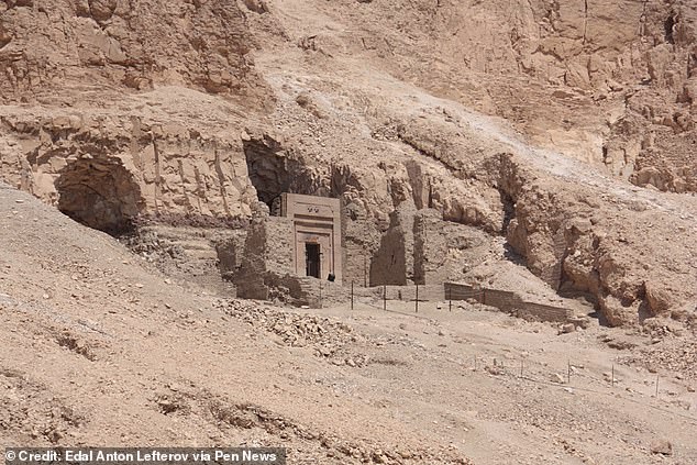 Her remains were discovered in the tomb of Senmut in Deir Elbahari, next to the remains of her parents.