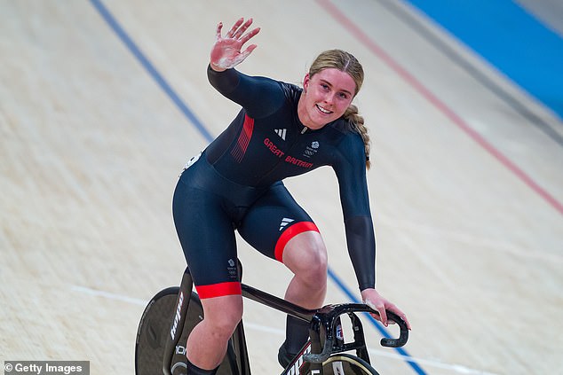 He is in a relationship with British Emma Finucane, who also won three medals in track cycling in Paris