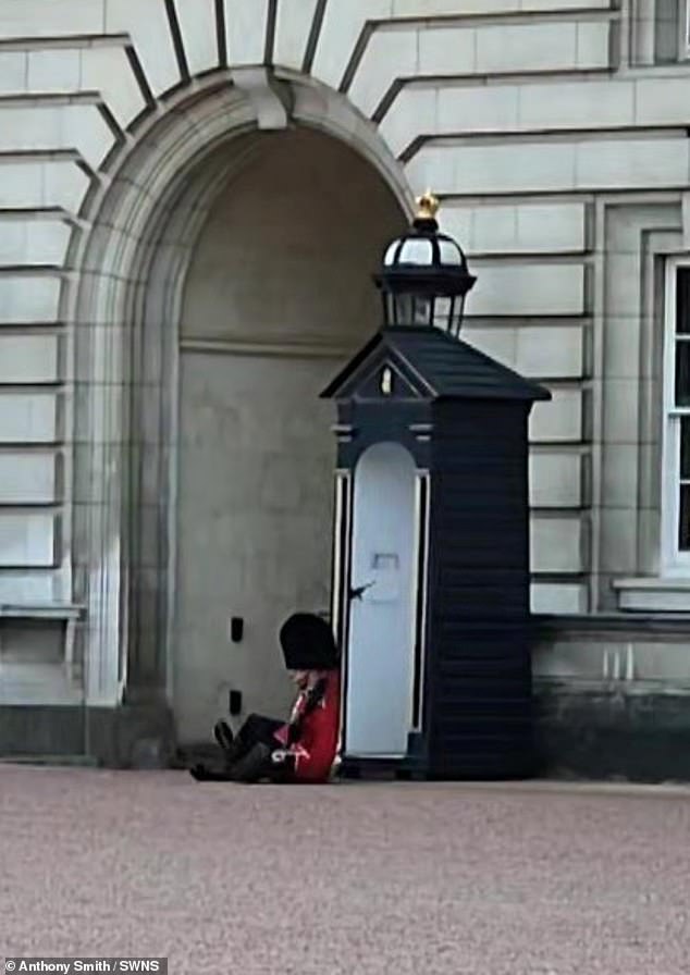 The guard unexpectedly fell to the ground while marching outside the palace