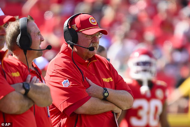 With K-defensive coordinator Steve Spagnuolo at his side, left, Andy Reid looks out at his team