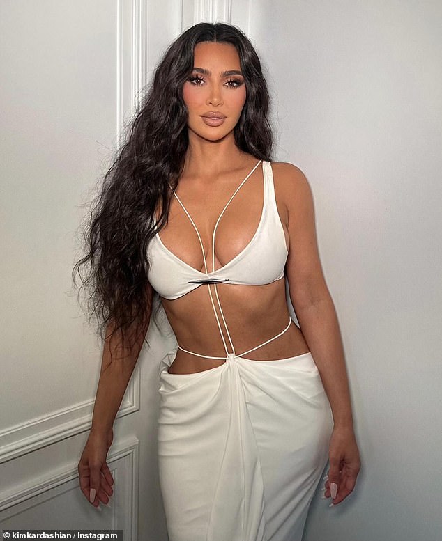 She looked incredible in a sexy white two-piece suit featuring a low-cut bra top and a maxi skirt tied together with thin strings