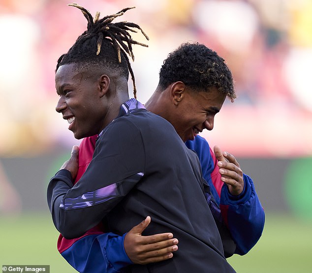 Yamal and Williams, who play together for Spain, embraced before the match