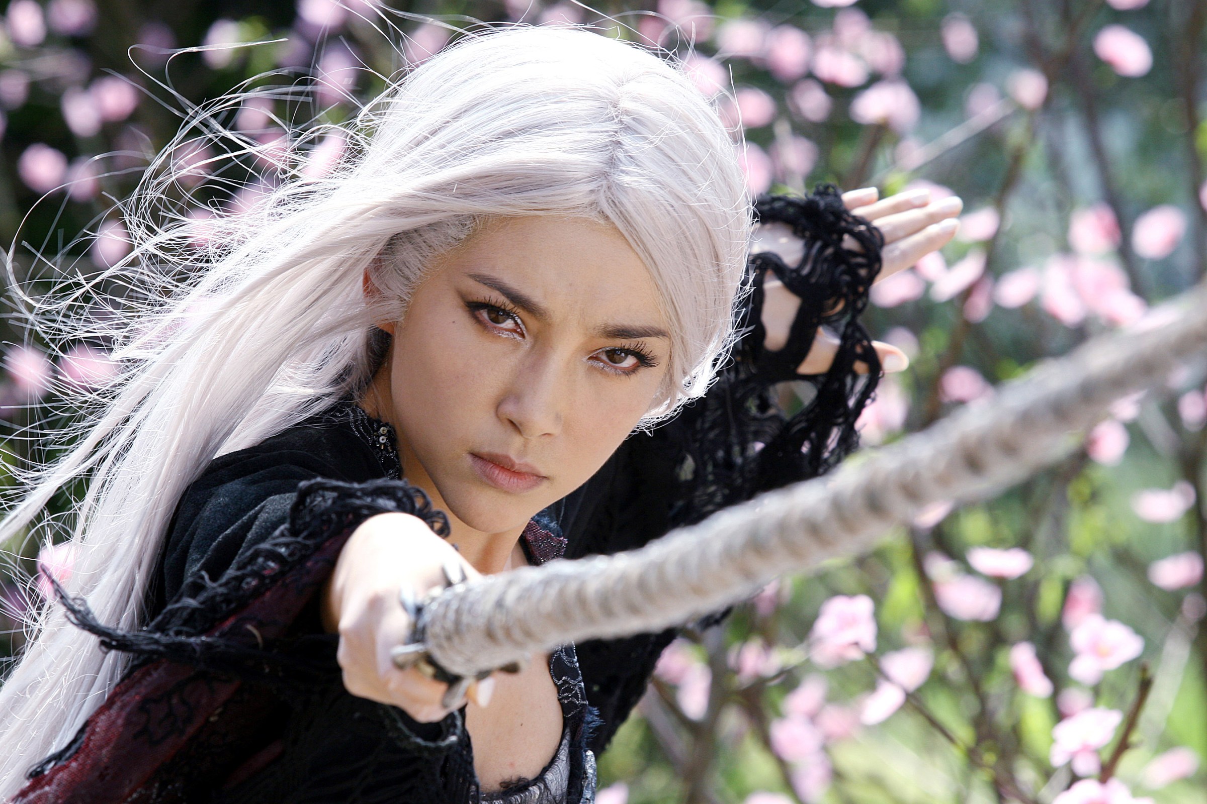 A woman with white hair holds a gun towards the screen in The Forbidden Kingdom